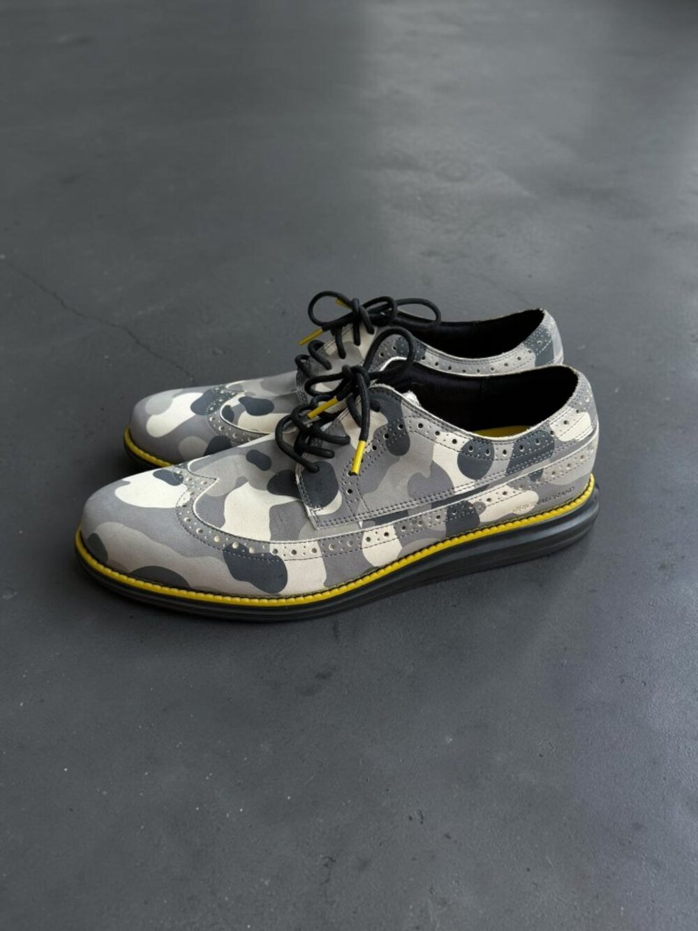COLE HAAN Original Grand Camo Lace Up Shoes Size 11